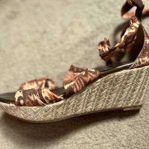 Wedge sandals that tie.